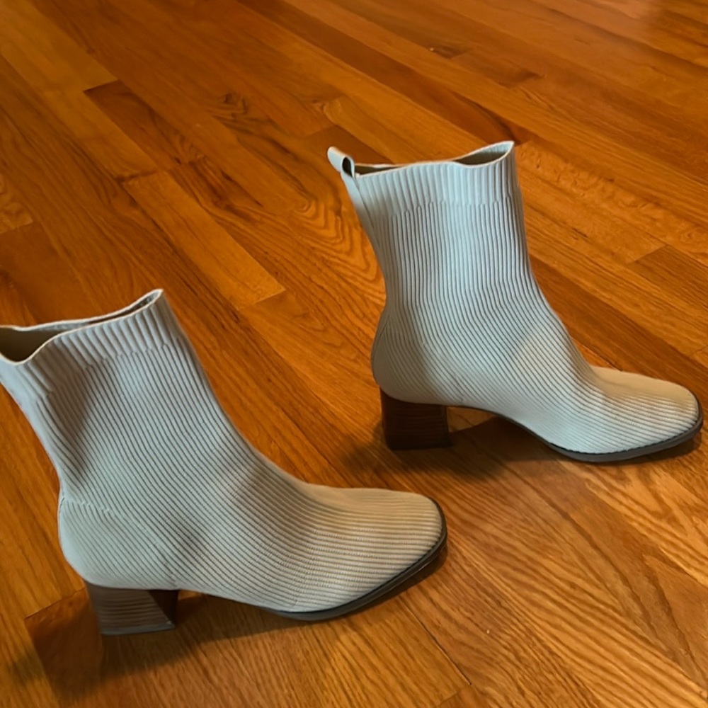 Pull on boots